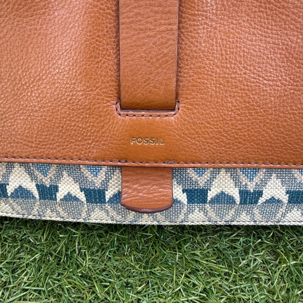Fossil Kinley Crossbody Purse Front‎ Flap Pocket Blue Aztec Fabric Tan Leather - Picture 2 of 10
